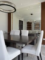 Pared con Espejos (Mirrorwall) - Espejos y muebles de lujo Woodlass Ecuador